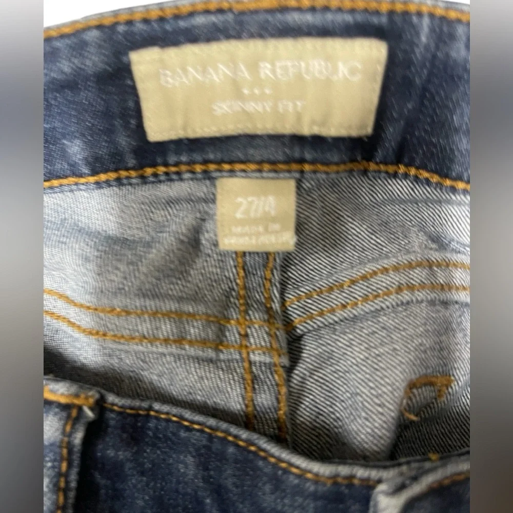 Banana Republic jeans women’s size 27 (size 4) Midrise Skinny Fit Blue Jeans💙💙